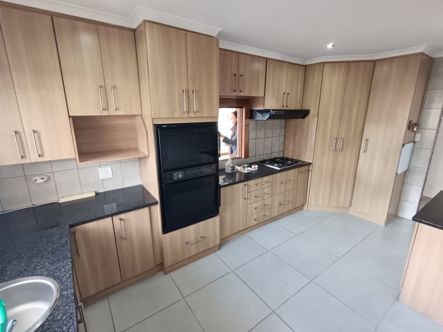 To Let 3 Bedroom Property for Rent in Heiderand Western Cape